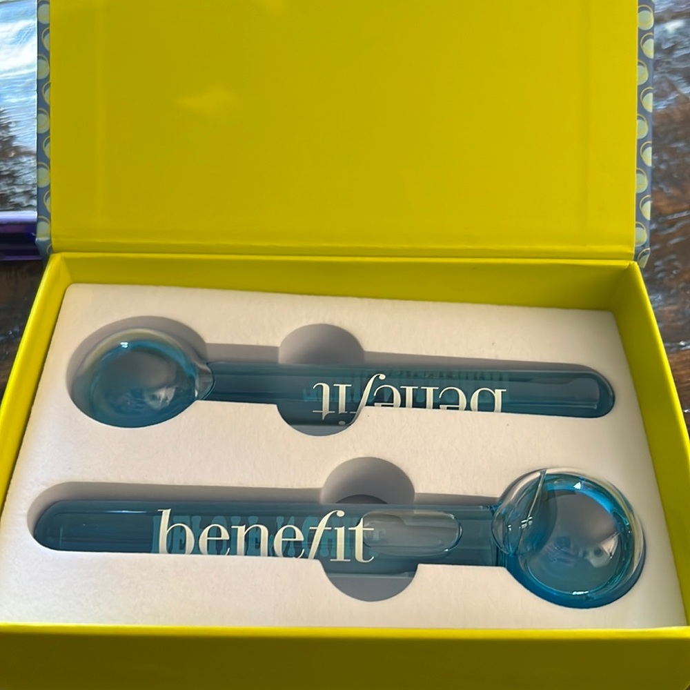 Benefit depuff n chill ice globe facial massager